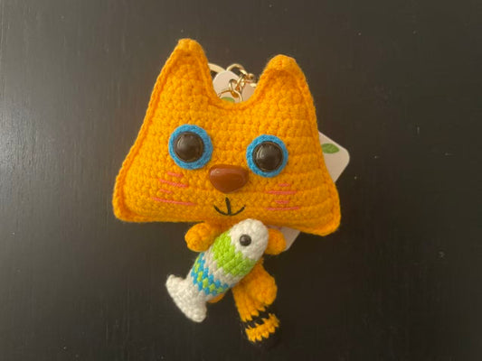 key chain (yellow cat with fish)