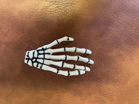 Hair Clip (white hand)